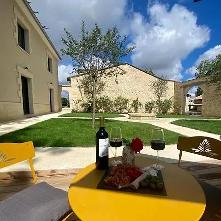 La Maison L'eperon, Stylish 5 Star Surrounded By Vineyard Near Saint Emilion Сasa de vacaciones Vérac