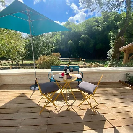 Сasa de vacaciones La Maison L'eperon, Stylish 5 Star Surrounded By Vineyard Near Saint Emilion *