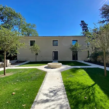 Holiday home La Maison L'eperon, Stylish 5 Star Surrounded By Vineyard Near Saint Emilion *