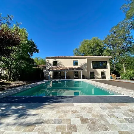 Vakantiehuis La Maison L'eperon, Stylish 5 Star Surrounded By Vineyard Near Saint Emilion *