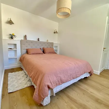 Vakantiehuis La Maison L'eperon, Stylish 5 Star Surrounded By Vineyard Near Saint Emilion