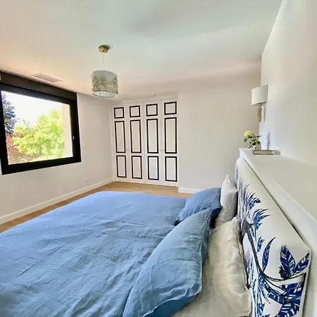 Сasa de vacaciones La Maison L'eperon, Stylish 5 Star Surrounded By Vineyard Near Saint Emilion *