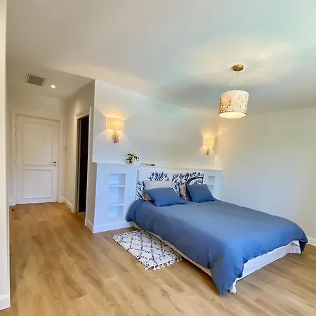 La Maison L'eperon, Stylish 5 Star Surrounded By Vineyard Near Saint Emilion Tatil Evi