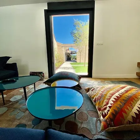 Дом отдыха La Maison L'eperon, Stylish 5 Star Surrounded By Vineyard Near Saint Emilion *