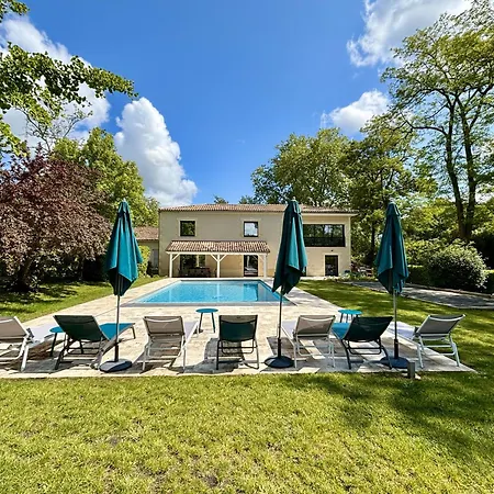 Сasa de vacaciones La Maison L'eperon, Stylish 5 Star Surrounded By Vineyard Near Saint Emilion *