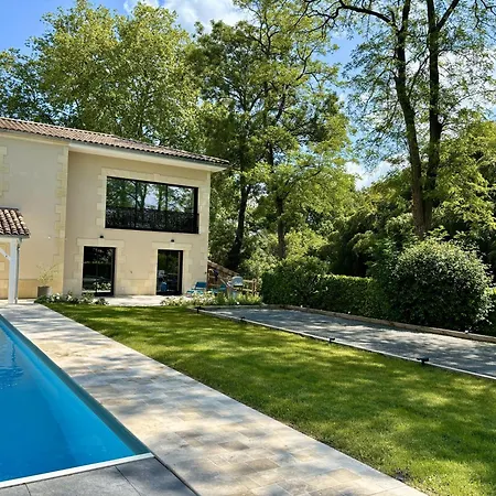 Сasa de vacaciones La Maison L'eperon, Stylish 5 Star Surrounded By Vineyard Near Saint Emilion Vérac