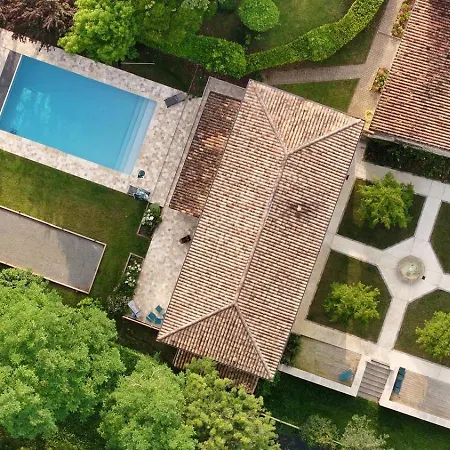 Dom wakacyjny La Maison L'eperon, Stylish 5 Star Surrounded By Vineyard Near Saint Emilion