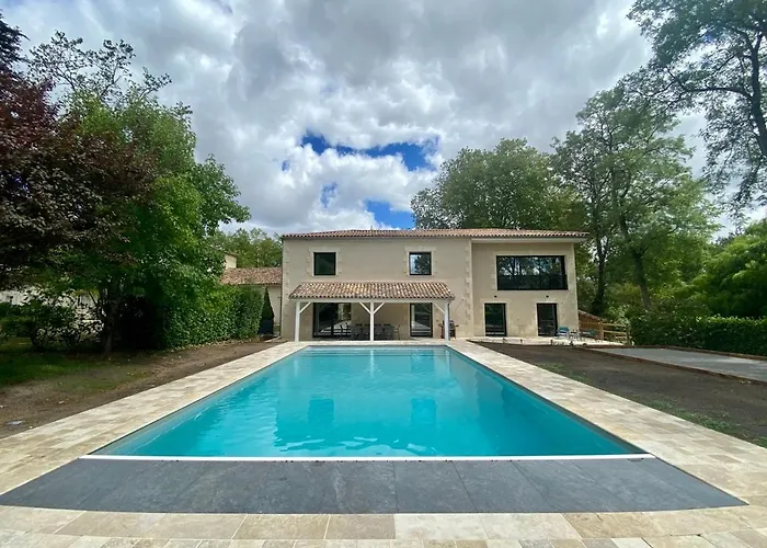 La Maison L'eperon, Stylish 5 Star Surrounded By Vineyard Near Saint Emilion Hébergement de vacances *