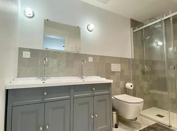 La Maison L'eperon, Stylish 5 Star Surrounded By Vineyard Near Saint Emilion Feriehus