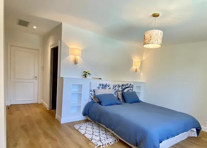 La Maison L'eperon, Stylish 5 Star Surrounded By Vineyard Near Saint Emilion Feriehus