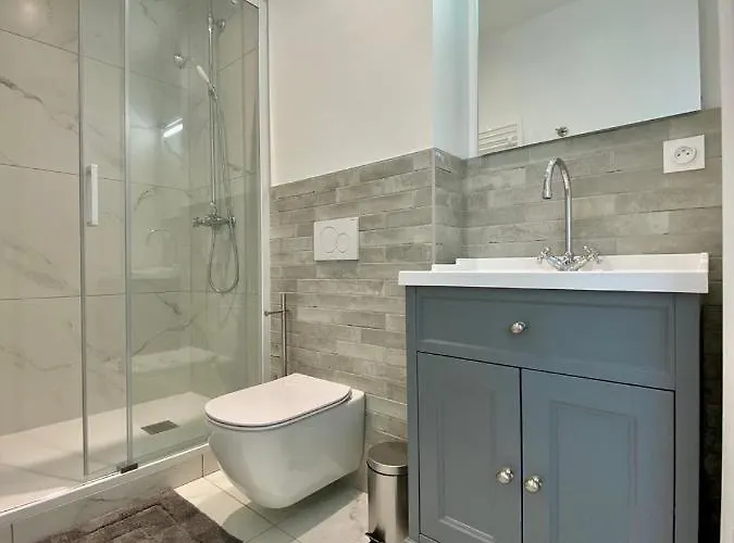 Feriehus La Maison L'eperon, Stylish 5 Star Surrounded By Vineyard Near Saint Emilion Vérac