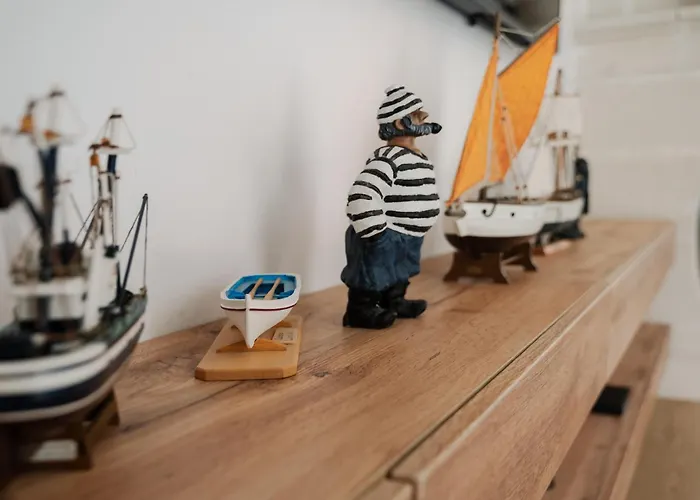 Feriehus La Maison L'eperon, Stylish 5 Star Surrounded By Vineyard Near Saint Emilion