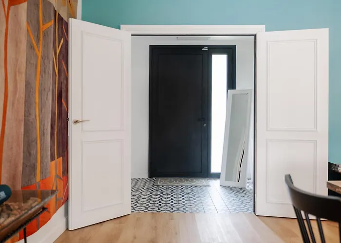 Feriehus La Maison L'eperon, Stylish 5 Star Surrounded By Vineyard Near Saint Emilion *